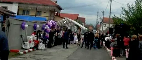 Tupeu uriaș pentru o famillie de romi din Târgu-Jiu: a pus cortul în stradă pentru logodna a doi copii. Ce s-a întâmplat după ce vecinii au chemat poliția