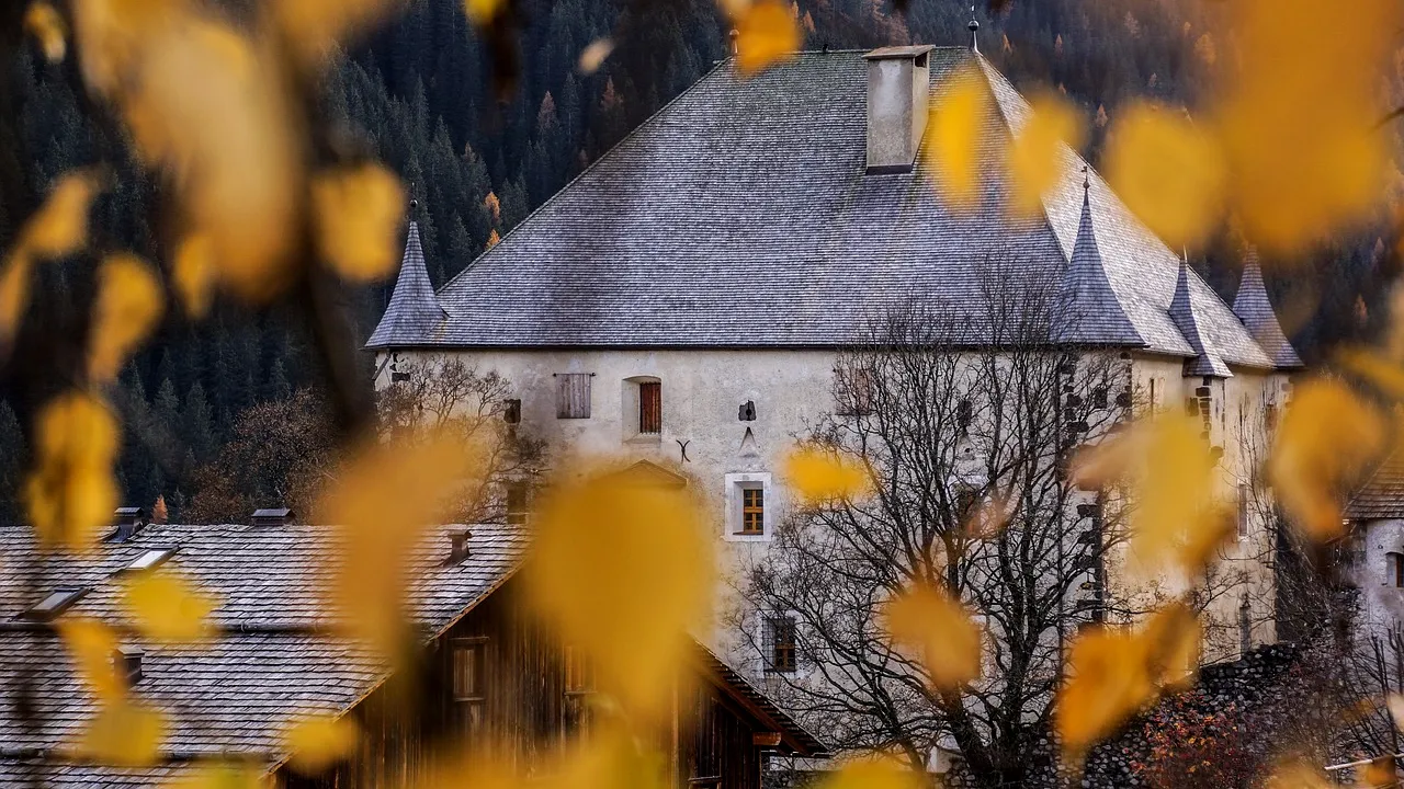 Mulți români au făcut deja pasul! 2.500 de euro pentru o casă cu teren de 1.500 de metri pătrați