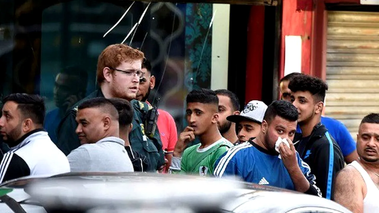 Mai mulți români au devastat o frizerie din Marea Britanie frecventată de musulmani