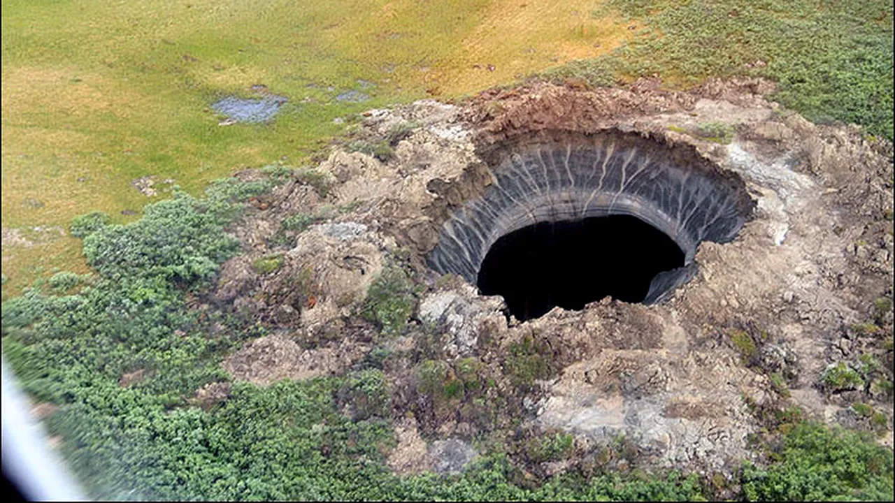 Misterul craterului uriaș care a apărut brusc în Siberia, la 