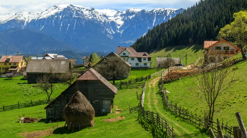 Satul din România care arată ca un colț de rai. Turiștii sunt uimiți de frumusețea locului după ce o româncă a postat o fotografie pe internet