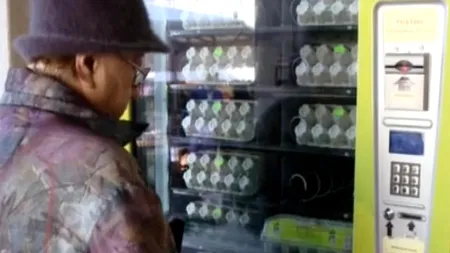 Automatele cu ouă, o afacere înfloritoare. Cât costă o caserolă