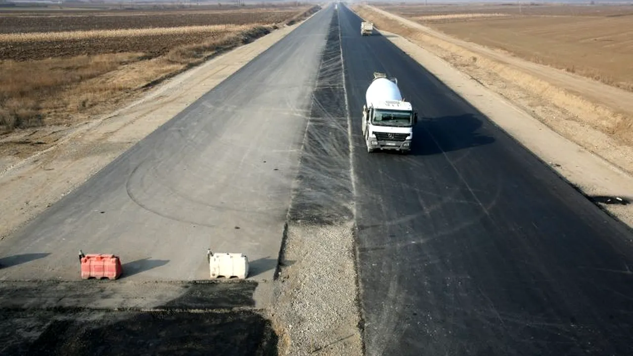 Un șofer de camion care lucra pe șantierul autostrăzii Timișoara-Lugoj A MURIT după ce bena a căzut pe el