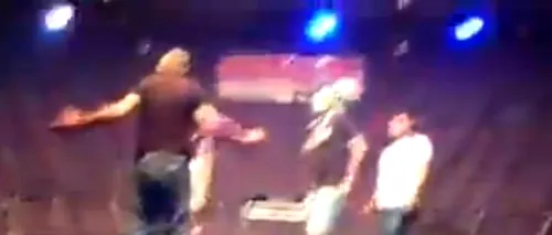 VIDEO: Alex Velea a înjurat în timpul unui concert mai multe persoane din public