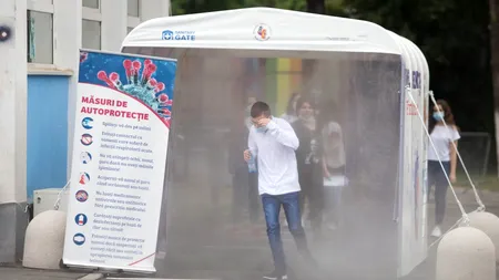 EXCLUSIV. Evaluarea Națională cu măști, tuneluri de dezinfecție și geamuri la fiecare bancă: „Toată procedura asta e mai stresantă decât examenul în sine”