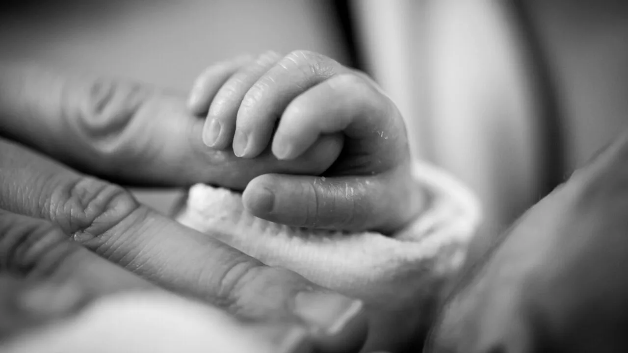Minune medicală. Medicii din Germania au salvat o fetiță născută prematur, la doar 300 de grame. Cum a decurs tot procesul