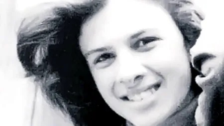 Această tânără din fotografie este astăzi, probabil, cea mai iubită vedetă din România. O recunoști?