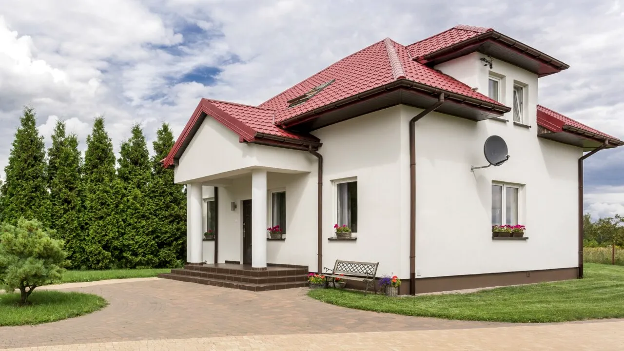 „Se scuipă beton direct pe pământ!”. Ce țeapă și-a luat un orășean care a vrut o casă „la cheie” în Valu lui Traian, lângă Constanța!