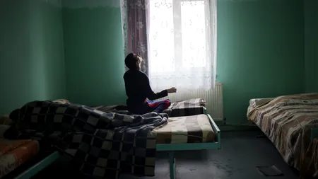 Denunț în cazul Centrului de la Măciuca: pacienții cu dizabilități mintale sunt legați de paturi, trăiesc în sărăcie extremă