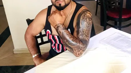 TUPEU. Bahoi, șmecherul care s-a plâns de mâncarea din carantină face acum aroganțe în live pe Facebook cu BMW-ul din dotare, în plină stare de urgență