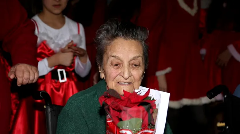 Masă festivă de Crăciun pentru bătrânii de la Căminul din Periș, Ilfov (P)