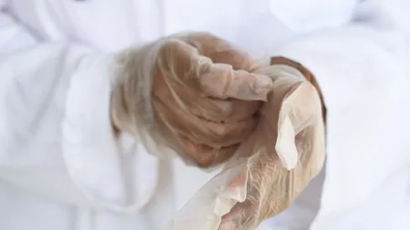 Medic din Brăila, cercetat penal, după ce a împins-o și a făcut-o „proastă” pe bunica unui pacient. Femeia a fost amendată cu 2.500 de lei