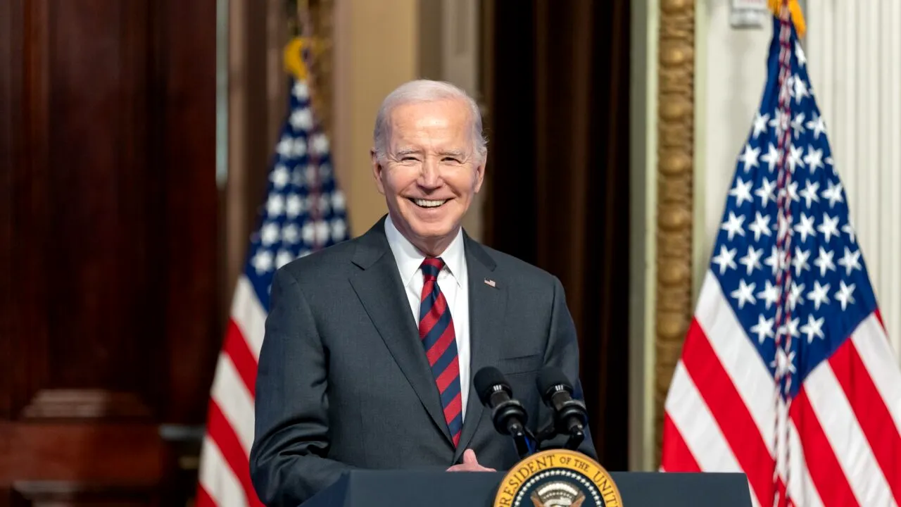 VIDEO | Joe Biden glumește cu arsenalul nuclear din dotarea SUA: „Pușcașul meu marin are un cod pentru a arunca lumea în aer”