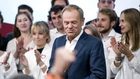 Donald Tusk are șanse mari de a fi premier al Poloniei, în contextul scorului slab obținut de partidul Lege și Justiție