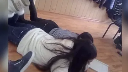 Ce a pățit profesorul de matematică din Buzău care ar fi obligat elevi să scrie întinși pe podea