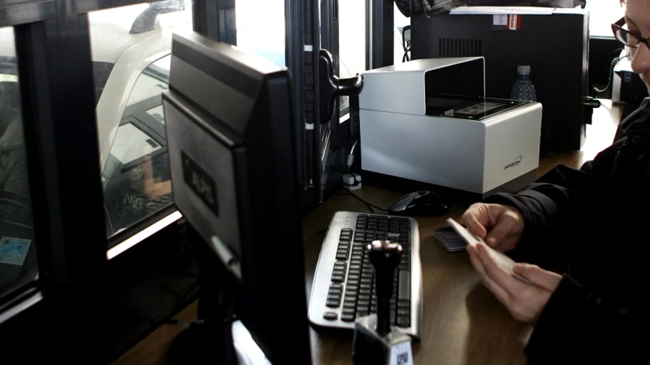 Italian căutat în țara sa pentru trafic de stupefiante, prins în România, la frontieră, cu acte false