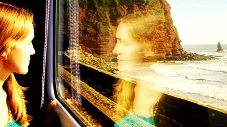 Femeia din imagine a avut cea mai neobișnuită lună de miere din lume. GALERIE FOTO