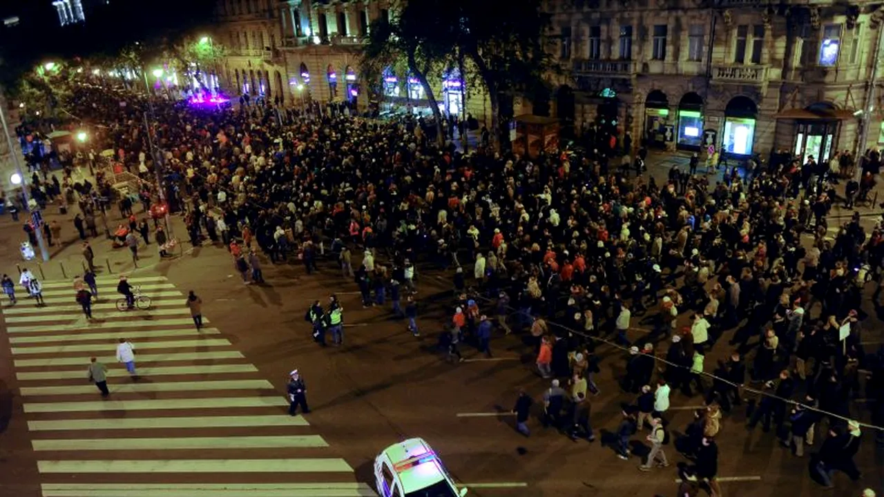 Șase persoane au fost arestate pentru vandalizarea sediului Fidesz din Budapesta, după protestul provocat de taxarea internetului