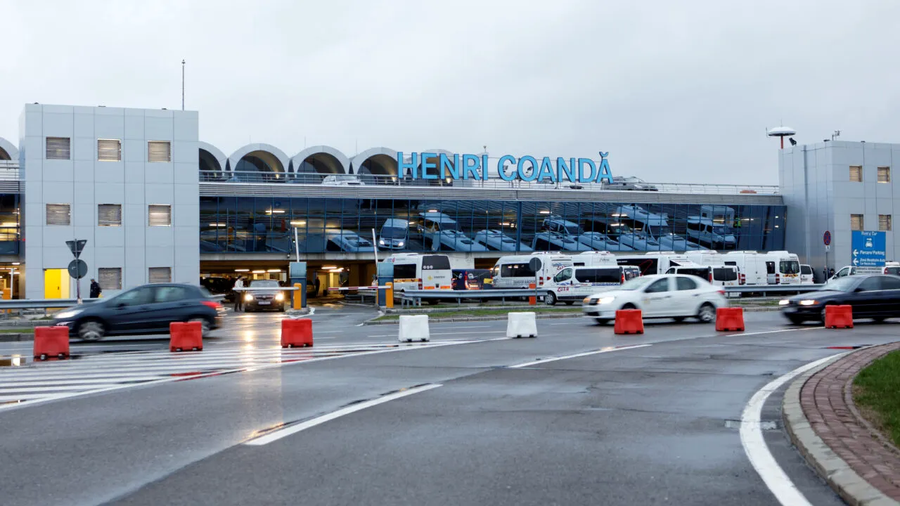 Anchetă la Biroul Vamal de Frontieră Aeroport Otopeni Călători, după dispariția a 700.000 de euro, aflați într-un sac