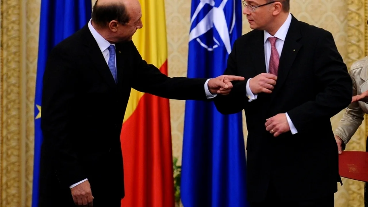 Ungureanu la mitingul de la Iași: Mergeți la referendum să salvați România salvând președintele ales
