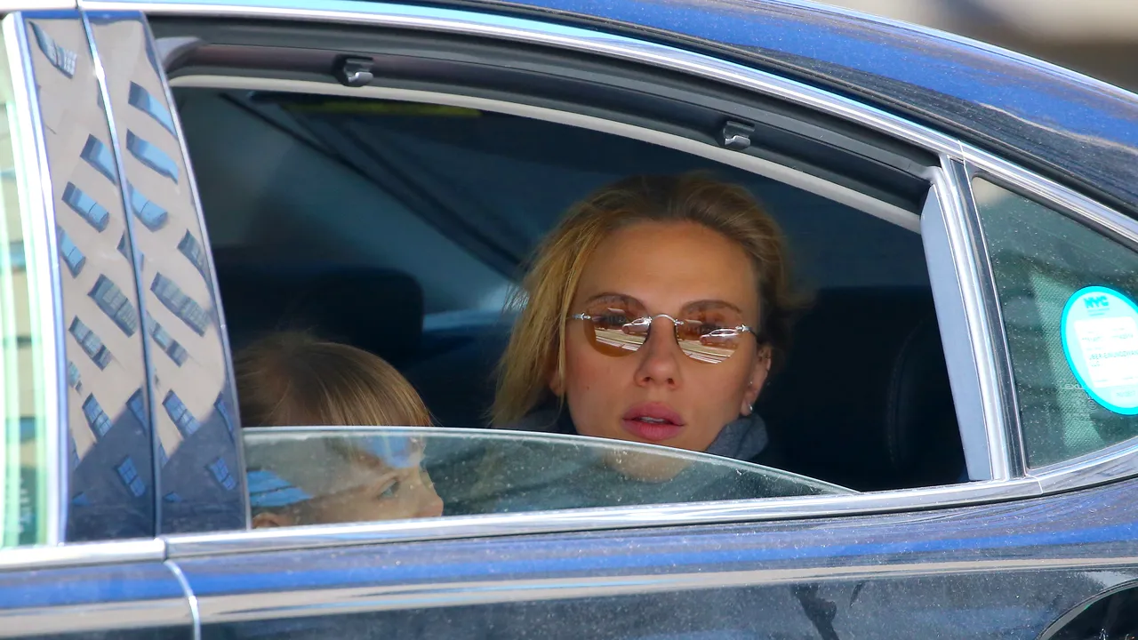 O actriță celebră îi CRITICĂ pe paparazzii care i-au URMĂRIT mașina