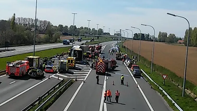 Accident cu un mort și zeci de răniți în Belgia. Un autocar cu 82 de pasageri, lovit de un camion bulgar