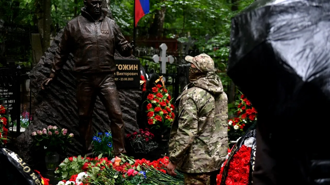Un an de la moartea lui Prigojin: rușii fac ALTAR la mormântul liderului WAGNER