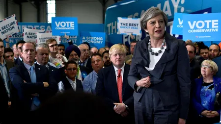 Theresa May vrea să-l  tragă pe Boris Johnson pe 