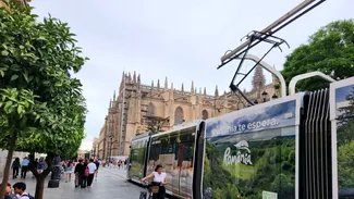 Castelul Peleș, Delta Dunării și Masa Tăcerii se mută pe străzile din Sevilla. „Rumanía inspira”, campanie inedită de promovare turistică în Spania