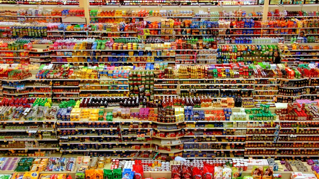 Marea Britanie va restricționa promovarea alimentelor bogate în grăsimi, sare şi zahăr, pentru reducerea obezităţii
