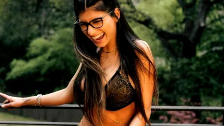 Mia Khalifa își vinde ochelarii pe eBay, pentru a ajuta victimele din Beirut: „Ciudații sunt bineveniți, banii voștri sunt la fel de verzi”