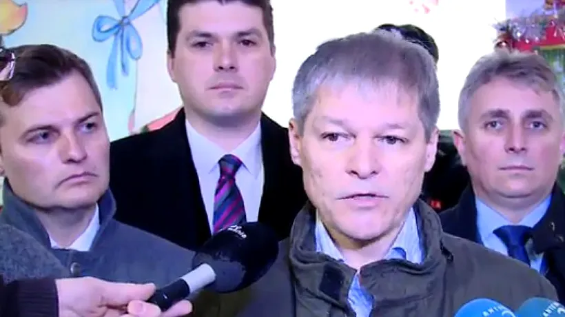 Cioloș, apel către alegători să iasă la vot: Vor avea legitimitatea să vadă dacă mandatul dat e pus în aplicare
 

