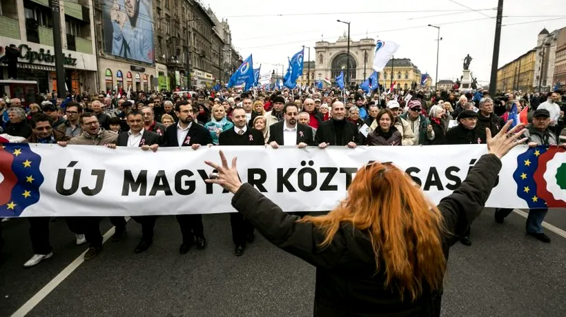 Protest pornit de pe Facebook. Mii de persoane au demonstrat împotriva Guvernului Orban la Budapesta