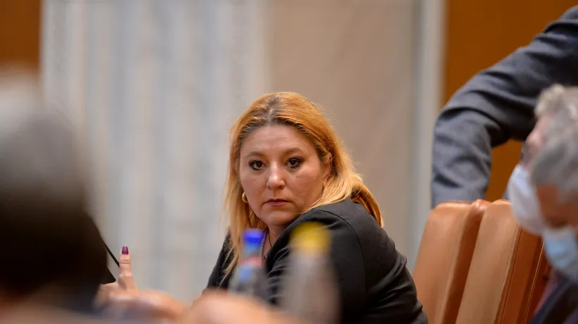 Diana Șoșoacă susține că s-a încercat racolarea sa în masonerie, chiar în Parlament: „Mă trezesc într-o încăpere cu zece bărbați: Știți, noi suntem masoni”