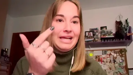 Această profesoară din Spania regretă că s-a angajat în România. Ce i-au făcut elevii de liceu