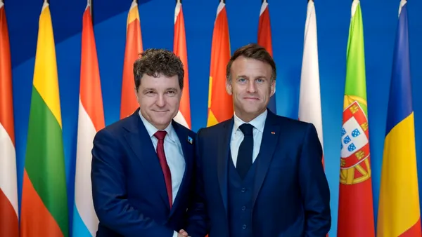 Nicușor Dan, discuție scurtă cu președintele Franței, Emmanuel Macron, la Summitul NATO