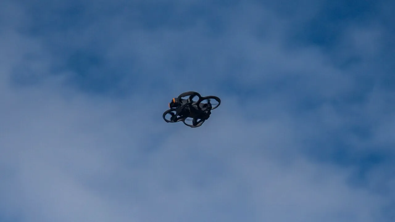 ALERTĂ la Marea Neagră. Un grup de drone suspecte au fost detectate în apropiere de Sulina