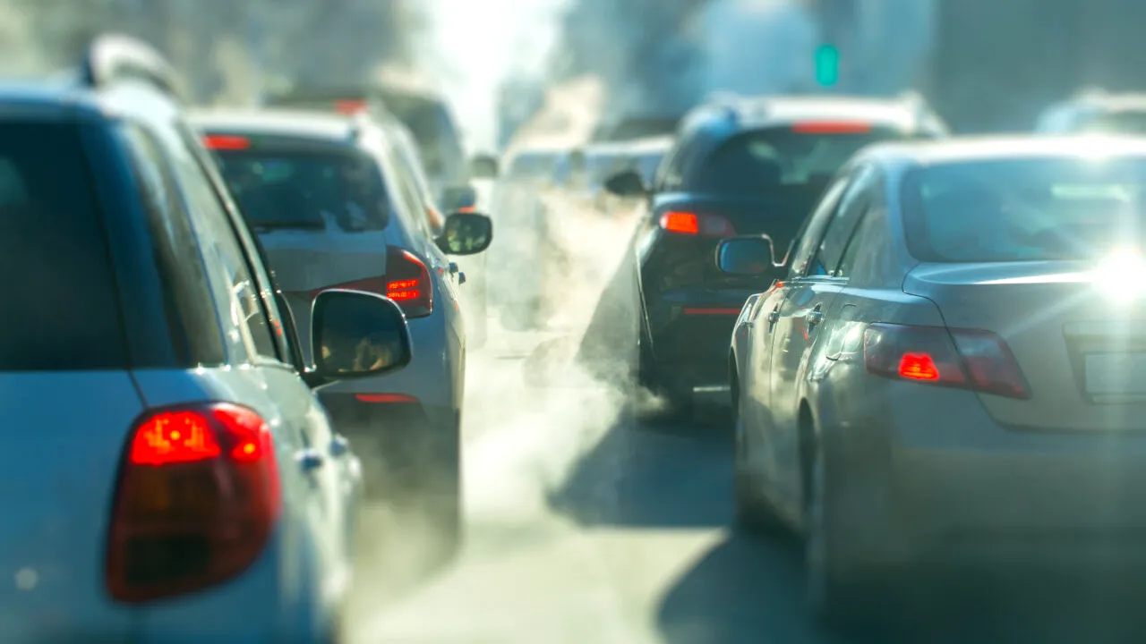 UE pregătește o lege dură pentru limitarea poluării. Sunt vizate mașinile mai vechi de 15 ani