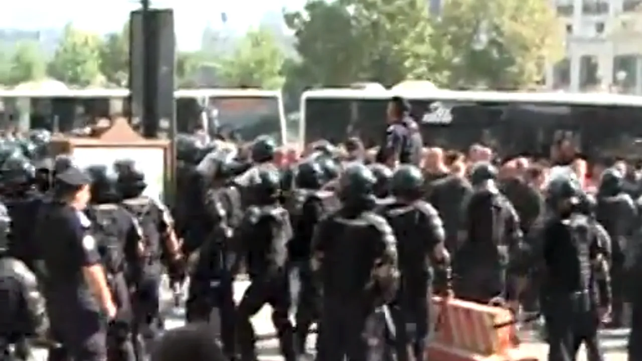 ROMÂNIA-UNGARIA. Suporterii maghiari au avariat două autobuze RATB care îi duceau la Arena Națională