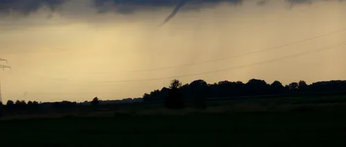 VIDEO. Început de tornadă filmat într-o localitate din Dâmboviţa