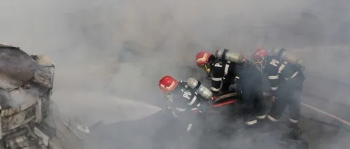 Incendiu puternic la un centru de butelii din Argeș. Un bărbat a fost găsit carbonizat