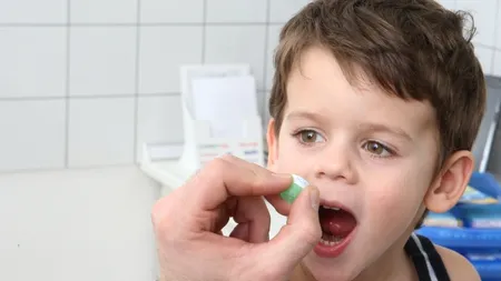 SEZONUL VIROZELOR este în toi. Copiii, cei mai expuși îmbolnăvirii. Ce trebuie să știe părinții