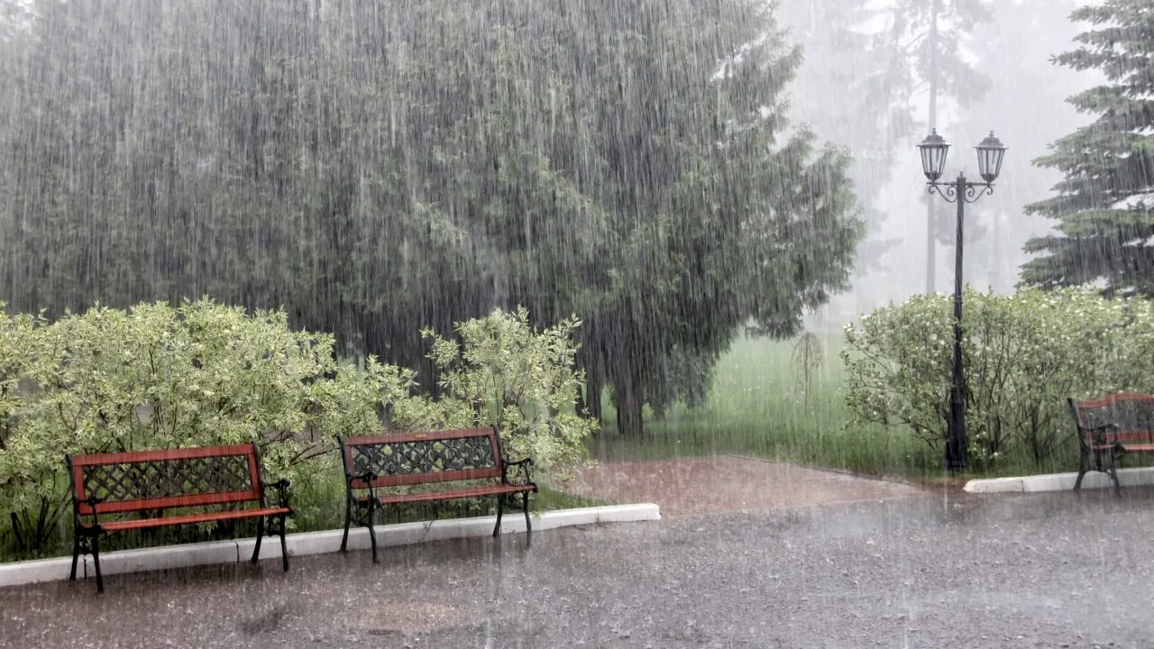 După caniculă, vine URGIA! Meteorologii au emis cod galben de ploi și furtuni în peste jumătate de țară