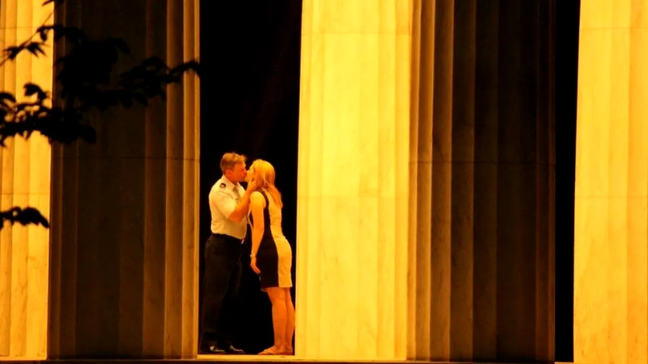 Modul inedit în care a fost cerută în căsătorie o americancă. GALERIE FOTO