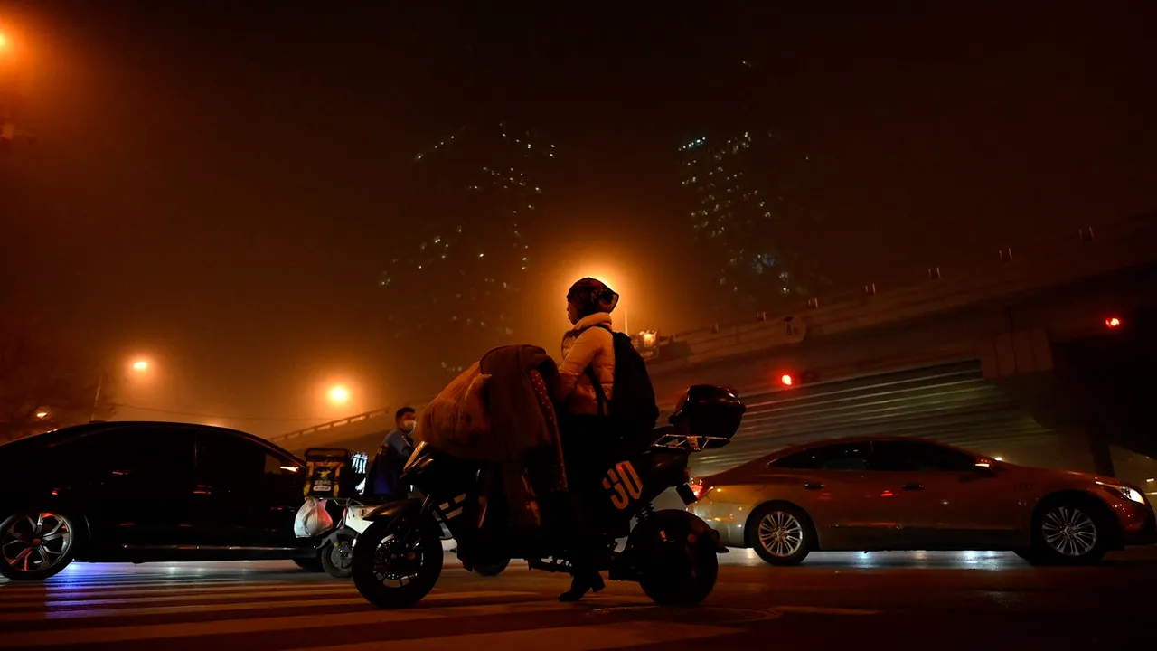 FOTO | Furtună puternică de nisip în China. Nivelul de poluare a ajuns la un nivel periculos la Beijing