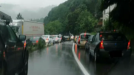 Aglomerație pe Valea Prahovei din cauza ploilor torențiale