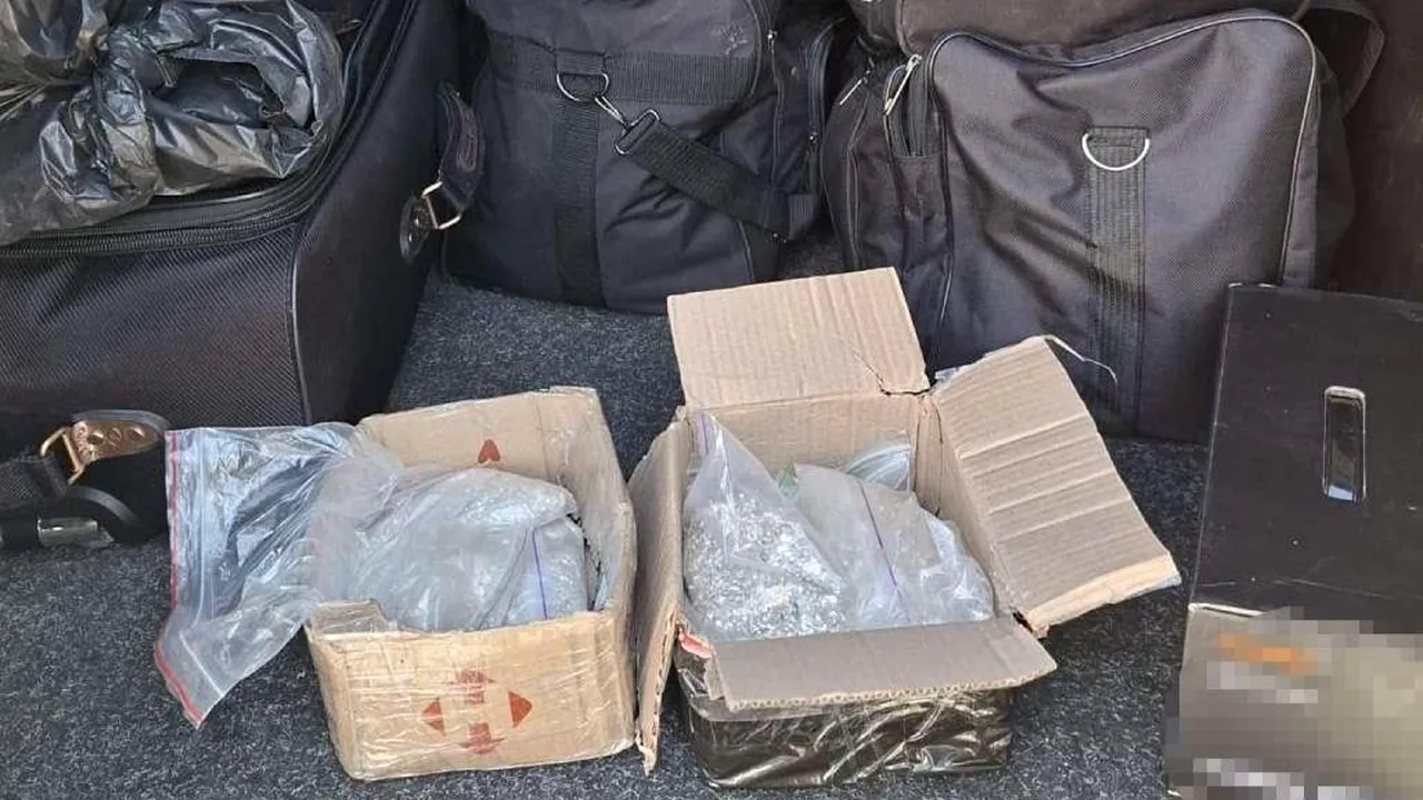 O mașină ucraineană burdușită cu argint a fost capturată la frontiera cu Ungaria. Destinația, Cehia