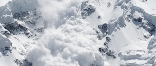 AVERTIZARE METEO: Pericol de avalanșe la munte, în plină vară. Care sunt zonele vizate