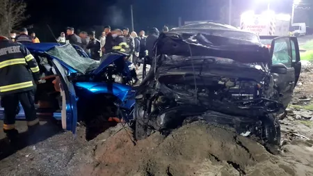 Copil de 3 ani, mort într-un accident auto produs în județul Ialomița. Patru adulți au fost răniți, șoferii fiind în stare gravă (FOTO)