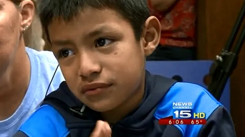 Reacția unui băiat de 7 ani surd din naștere când își aude părinții pentru prima dată. VIDEO